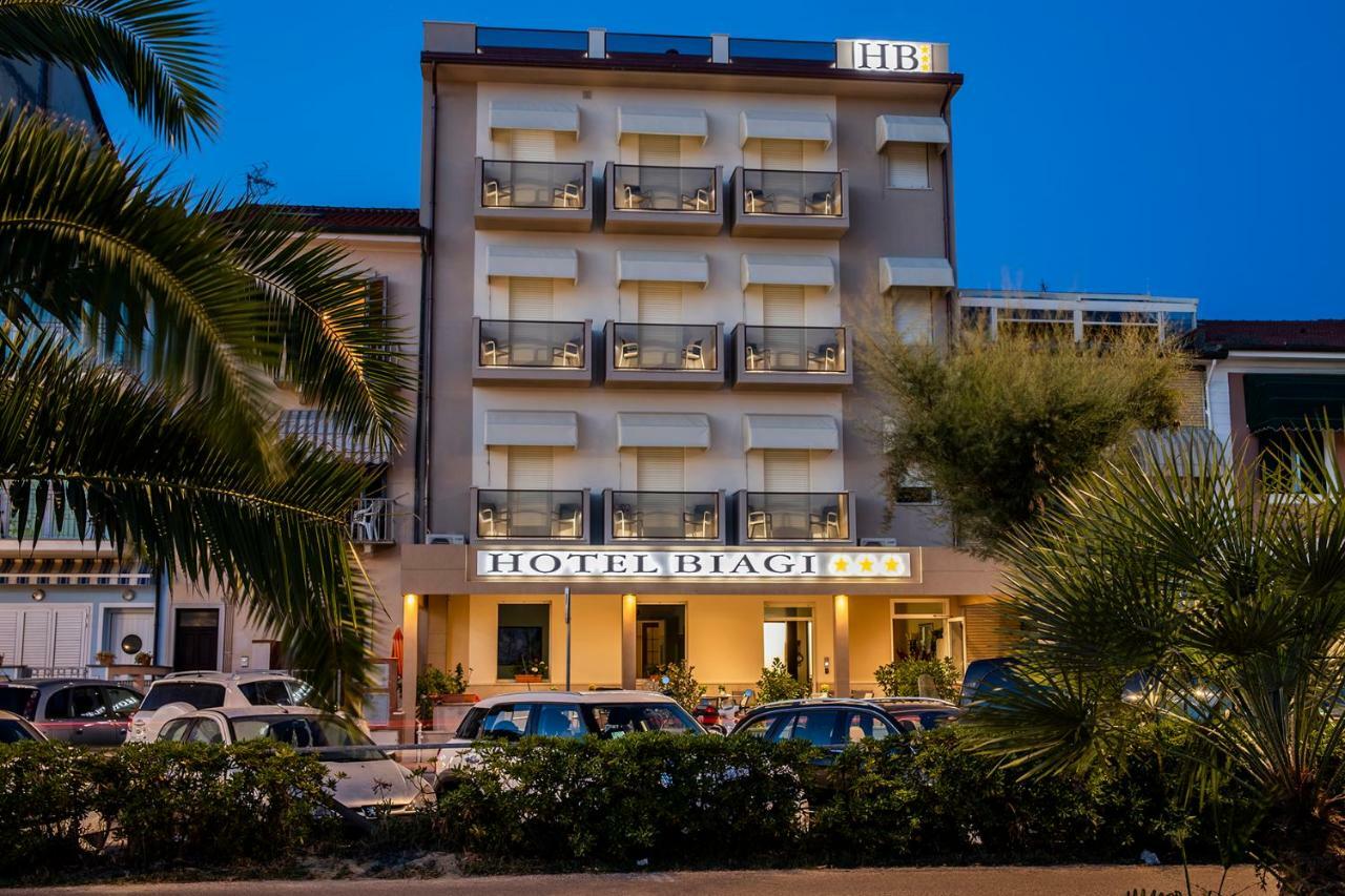 Hotel Biagi & Residence ลิโด ดิ กามาโยเร ภายนอก รูปภาพ